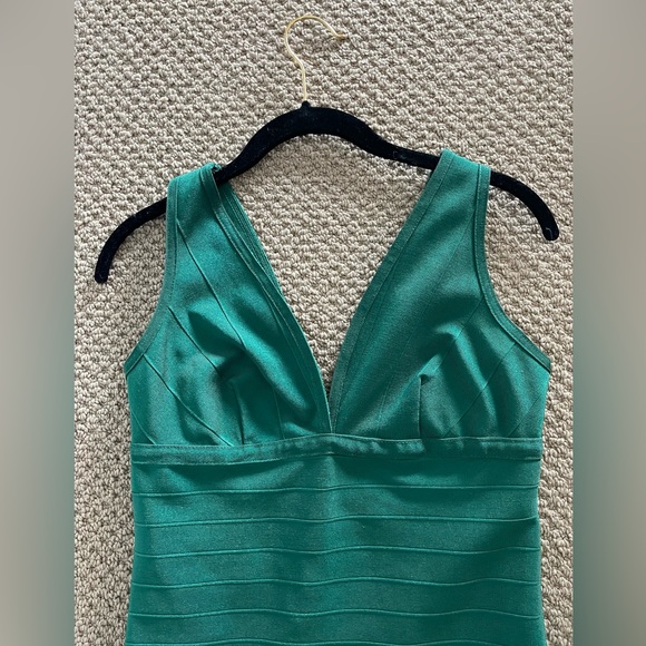 Emerald Green Bandage Plunge Front Midi Dress - Picture 6 of 7